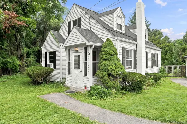 9 Kinderhook DR, Poughkeepsie, NY 12603