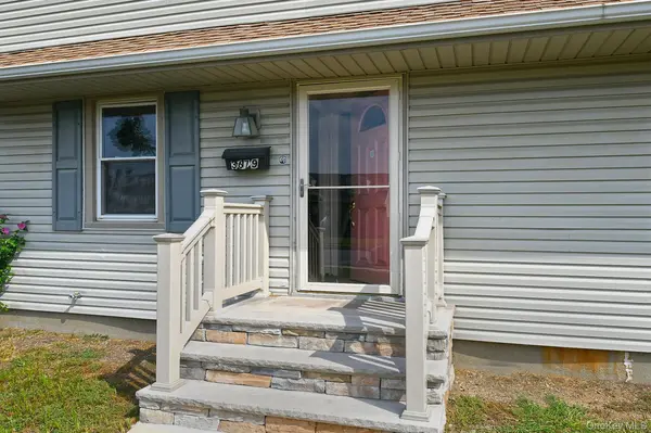 3679 Lark ST, Levittown, NY 11756