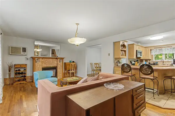 21 Blueberry LN, Stormville, NY 12582