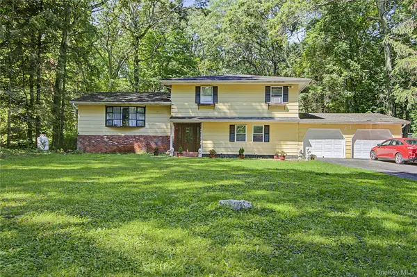 21 Blueberry LN, Stormville, NY 12582