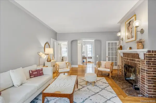 38-30 Douglaston Pkwy #2G, Douglaston, NY 11363