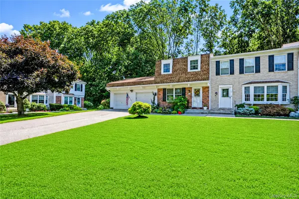 5 Stockton Commons, Yaphank, NY 11980