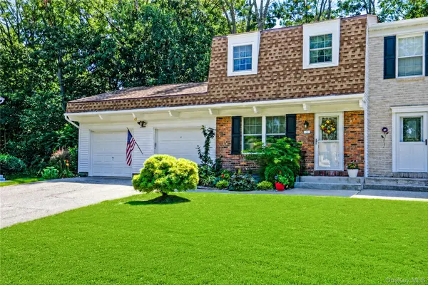 5 Stockton Commons, Yaphank, NY 11980