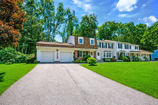 5 Stockton Commons, Yaphank, NY 11980