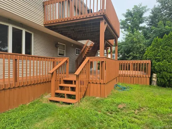 11 Manhattan PL, Huntington, NY 11743