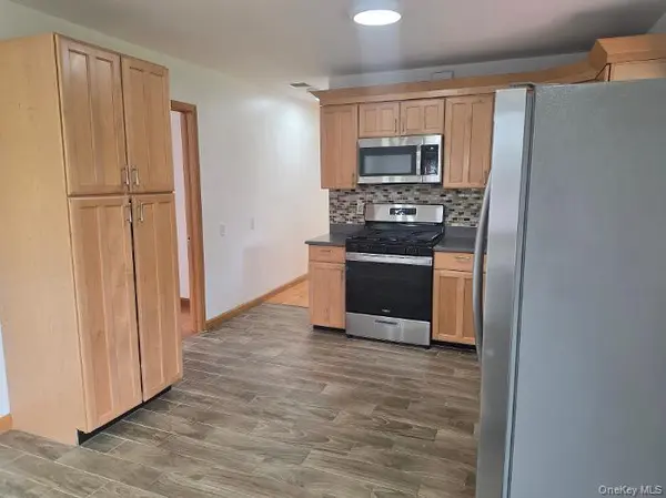 11 Manhattan PL, Huntington, NY 11743