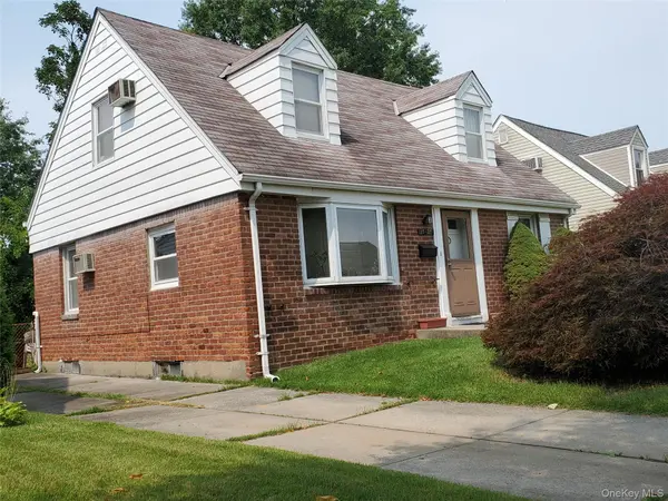 2332 206th ST, Bayside, NY 11360