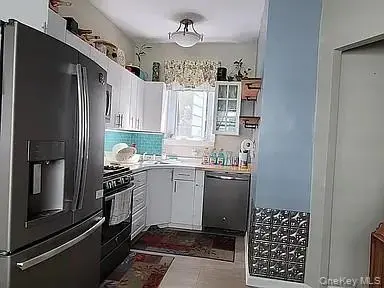 182 Lowell AVE #upper, Floral Park, NY 11001