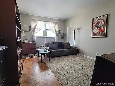 182 Lowell AVE #upper, Floral Park, NY 11001