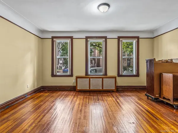 28-30 41st ST, Astoria, NY 11103