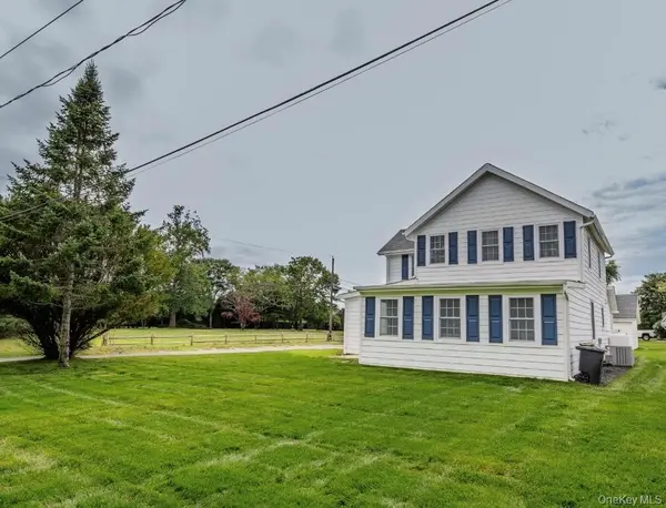 12 Pleasant AVE, Westhampton, NY 11977