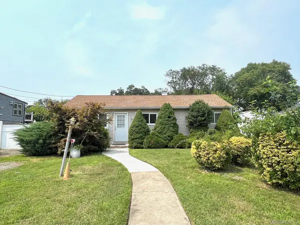 1656 N Thompson DR, Bay Shore, NY 11706