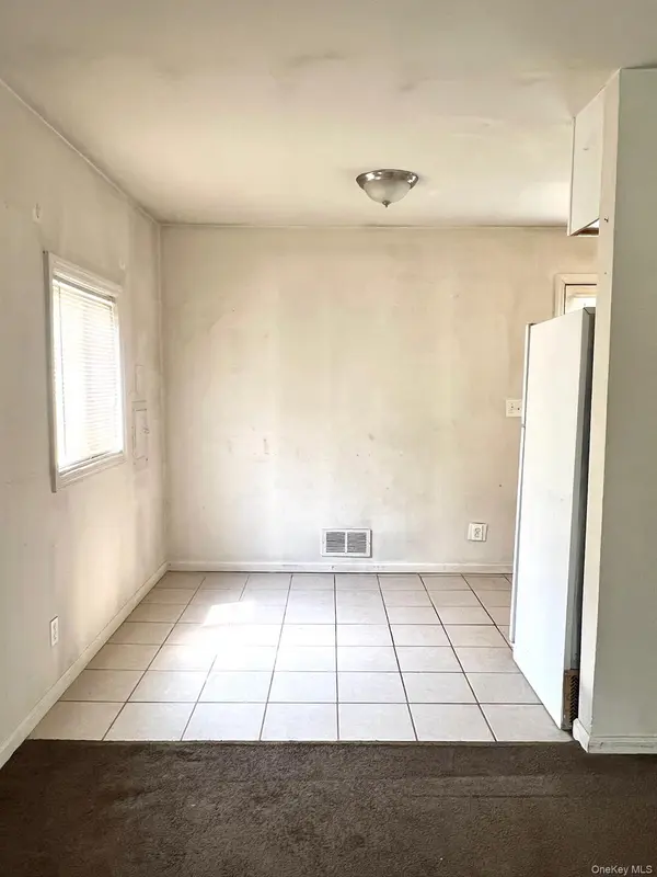 1656 N Thompson DR, Bay Shore, NY 11706