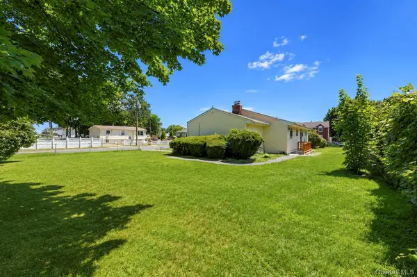 46 Marshall AVE, Brentwood, NY 11717