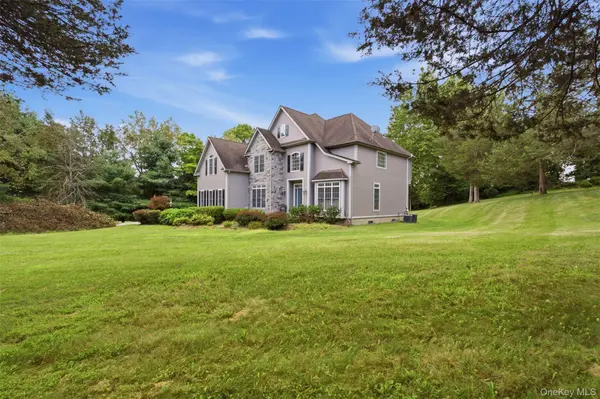 40 Winter Park DR, Hopewell Junction, NY 12533