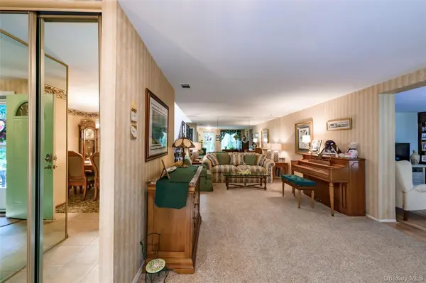 297 Brettonwoods DR, Coram, NY 11727