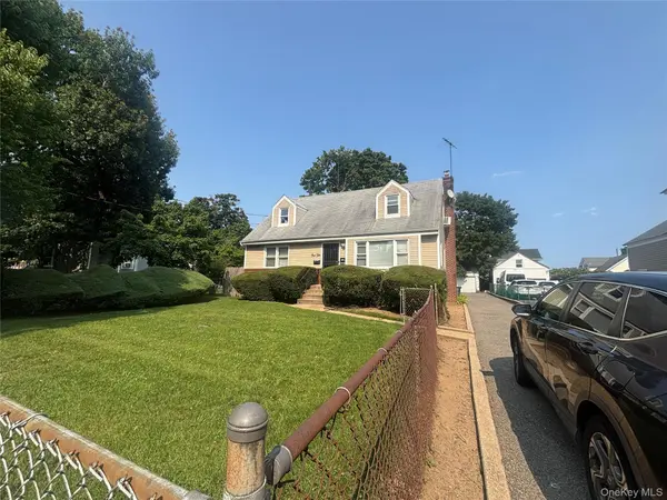 110 N Columbus AVE, Freeport, NY 11520