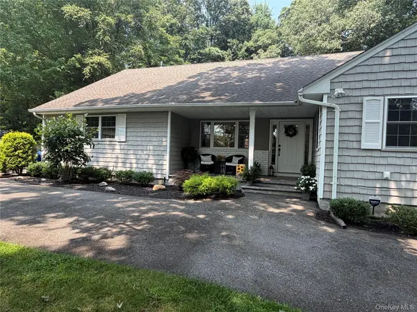 457 Wolf Hill, Dix Hills, NY 11746