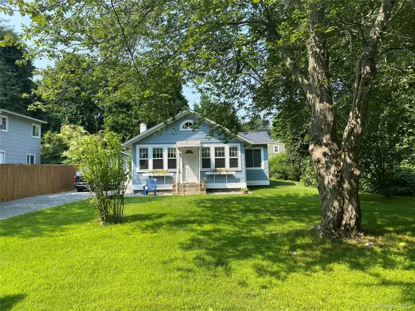 66 Longfellow DR, Mastic Beach, NY 11951