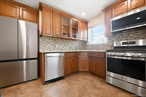260-70 73rd AVE #1st Floor w/Basement, Glen Oaks, NY 11004