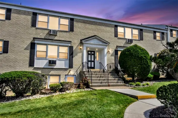 2 Lenox CT #704, Suffern, NY 10901