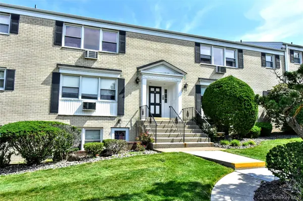 2 Lenox CT #704, Suffern, NY 10901