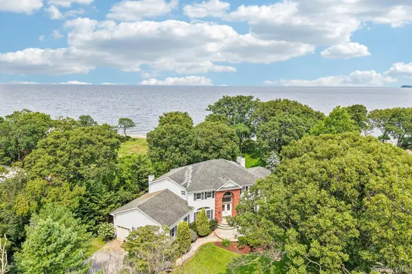 2 Penny LN, Nissequogue, NY 11780