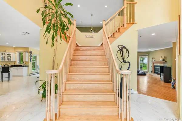 2 Penny LN, Nissequogue, NY 11780