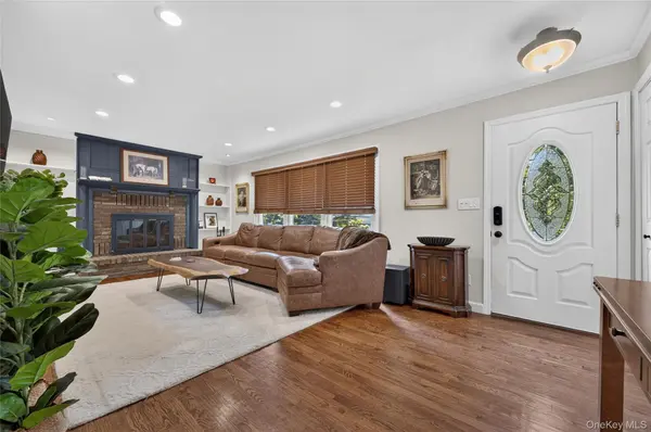 73 Maple PL, Huntington, NY 11743