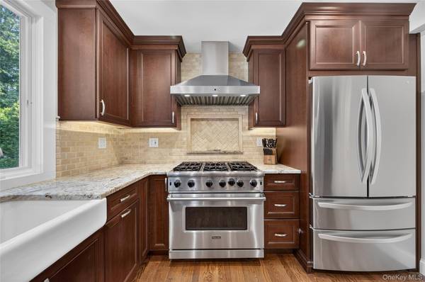 73 Maple PL, Huntington, NY 11743
