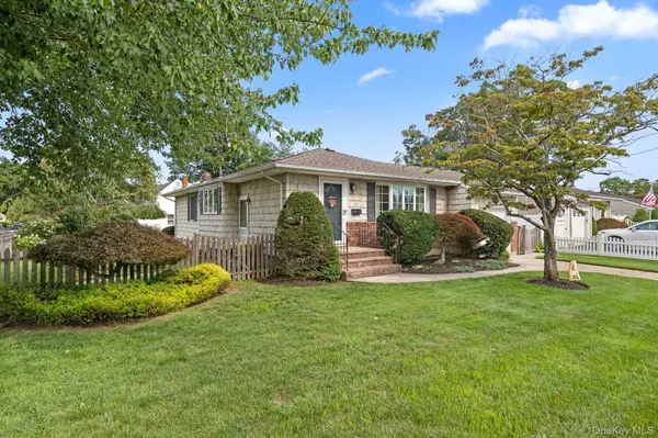 151 N East BLVD, Massapequa, NY 11758