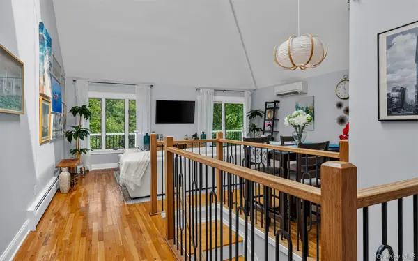 39 Potter LN, Huntington, NY 11743