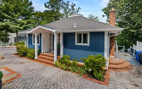 39 Potter LN, Halesite, NY 11743