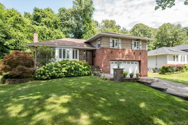 131 Stratford, Roslyn Heights, NY 11577