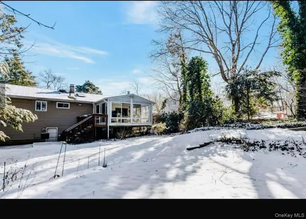 18 Greenwich RD, Smithtown, NY 11787