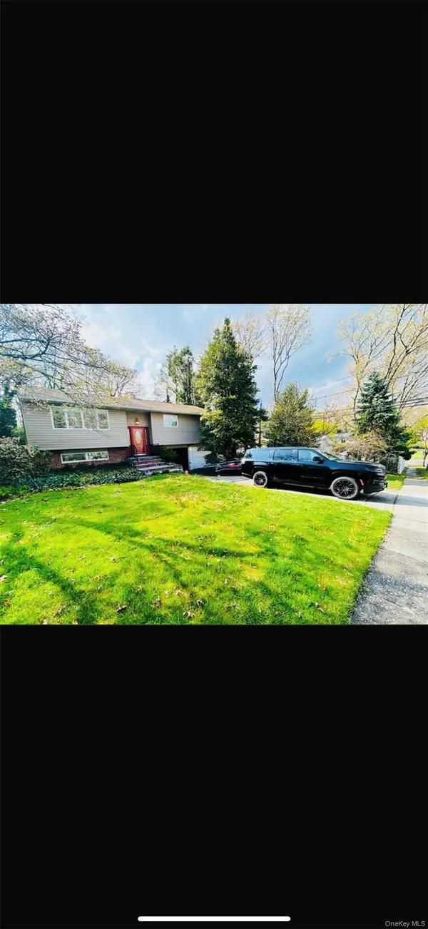 18 Greenwich RD, Smithtown, NY 11787