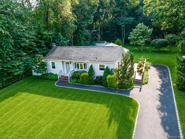 24 Oakcrest AVE, Middle Island, NY 11953