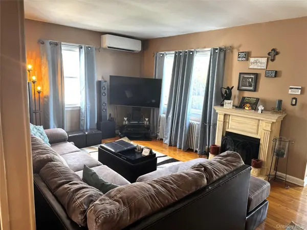 2312 Maple ST, Seaford, NY 11783
