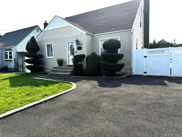 2312 Maple ST, Seaford, NY 11783