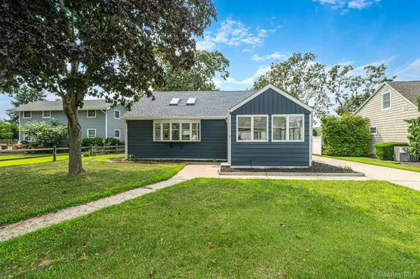 7 Oak DR, Jamesport, NY 11947