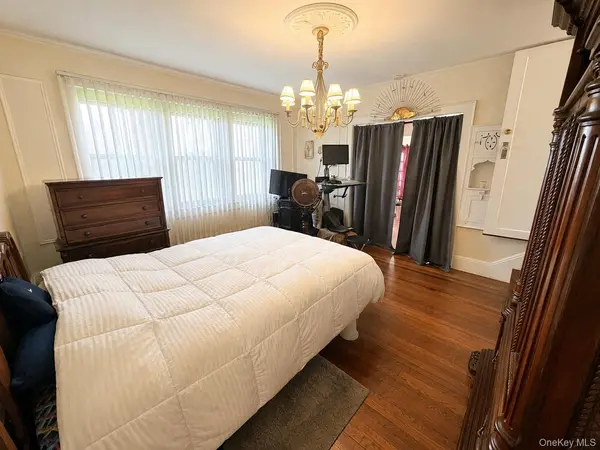 255 Beach 122nd ST, Rockaway Park, NY 11694