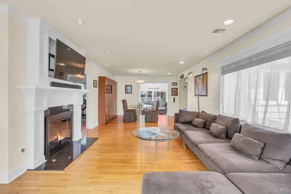 360 Bayport AVE, Bayport, NY 11705