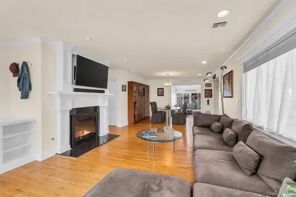 360 Bayport AVE, Bayport, NY 11705