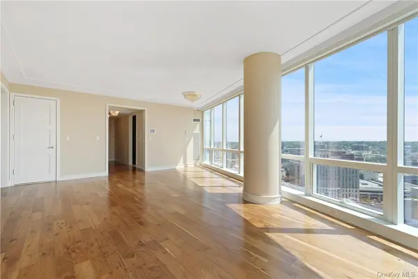 1 Renaissance SQ #21E, White Plains, NY 10601
