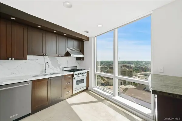 1 Renaissance SQ #21E, White Plains, NY 10601