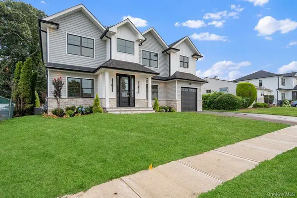 93 Morton BLVD, Plainview, NY 11803