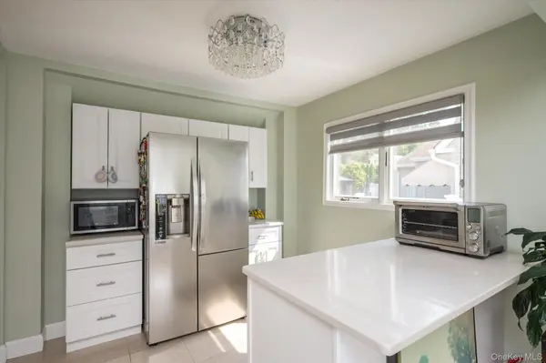 944 Cathedral AVE, Franklin Square, NY 11010