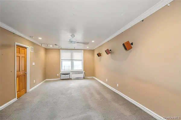 110 Brooklyn Avenue #3ZZ, Freeport, NY 11520