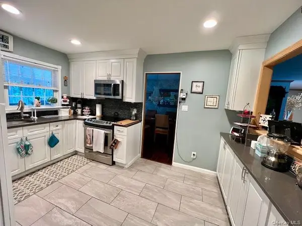 7 Cedar AVE, Coram, NY 11727