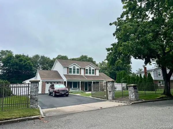 7 Cedar AVE, Coram, NY 11727